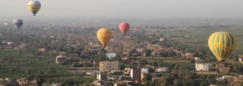 Ballonvaart boven het groene Egypte